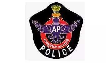 Andhra: मरकापुरम पुलिस ने आत्महत्या करने की कोशिश कर रहे व्यक्ति को बचाया Andhra: मरकापुरम पुलिस ने आत्महत्या करने की कोशिश कर रहे व्यक्ति को बचाया
