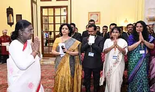 ऐसा समाज बनाएं जो महिलाओं की सुरक्षा सुनिश्चित करे: President की ओर से महिला दिवस की शुभकामनाएं ऐसा समाज बनाएं जो महिलाओं की सुरक्षा सुनिश्चित करे: President की ओर से महिला दिवस की शुभकामनाएं