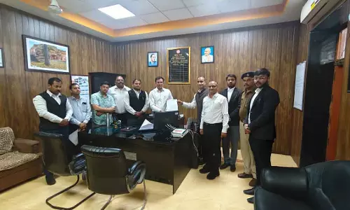 Indore : रेलवे स्टेशन पर अवैध पार्किंग का चार्ज बढ़ाने के लिए कंज्यूमर बॉडी ने उठाया कदम Indore : रेलवे स्टेशन पर अवैध पार्किंग का चार्ज बढ़ाने के लिए कंज्यूमर बॉडी ने उठाया कदम