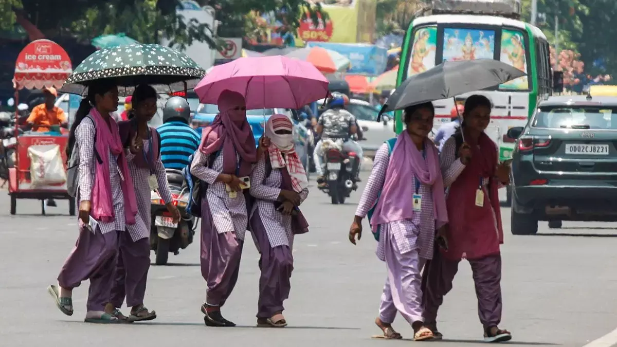 दिल्ली में 35°C तापमान, 50 साल में सबसे ज़्यादा, IMD ने यूपी समेत 7 राज्यों को अलर्ट