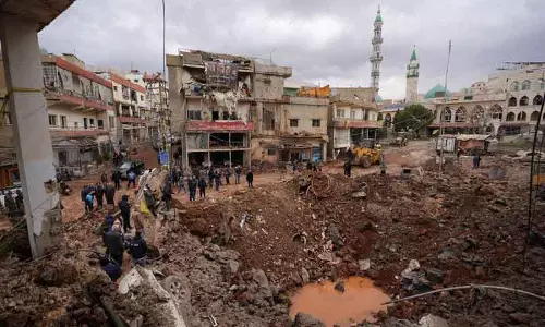 Iran के राष्ट्रपति ने पड़ोसियों से माफ़ी मांगी, ट्रंप ने बहुत कड़े हमले का वादा किया