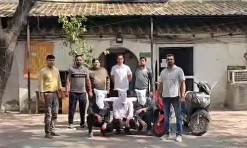 दिल्ली पुलिस ने वांछित अपराधी सहित तीन को किया गिरफ्तार, पिस्टल बरामद