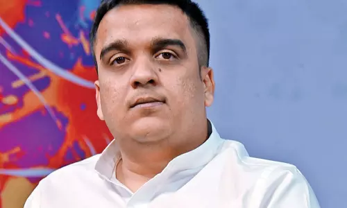 विश्व कप फाइनल देखने के लिए अहमदाबाद पहुंचे क्रिकेट फैंस का स्वागत: हर्ष सांघवी विश्व कप फाइनल देखने के लिए अहमदाबाद पहुंचे क्रिकेट फैंस का स्वागत: हर्ष सांघवी