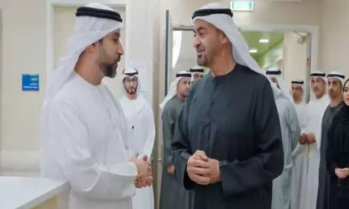 UAE के राष्ट्रपति ने पश्चिम एशिया तनाव के बीच घायल हुए लोगों से मुलाकात की UAE के राष्ट्रपति ने पश्चिम एशिया तनाव के बीच घायल हुए लोगों से मुलाकात की