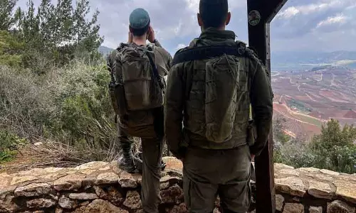 Iranian military अधिकारियों ने जूनियर्स को बैरक में खुद के भरोसे छोड़ दिया: रिपोर्ट Iranian military अधिकारियों ने जूनियर्स को बैरक में खुद के भरोसे छोड़ दिया: रिपोर्ट
