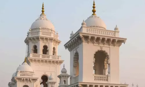 ऐतिहासिक टाउन हॉल, जो अब लेजिस्लेटिव काउंसिल है, का रेस्टोरेशन के बाद उद्घाटन हुआ