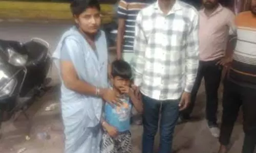 बाजार में गुम हुआ बच्चा, चंद घंटे के भीतर पुलिस ने ढूंढ निकाला