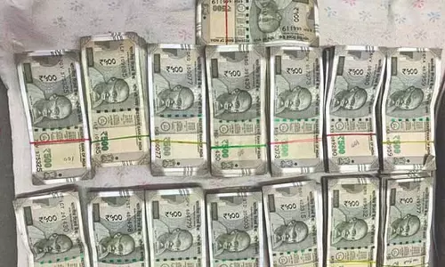 RPF ने चेन्नई में 58 लाख रुपये की बिना हिसाब की नकदी और सोना जब्त किया RPF ने चेन्नई में 58 लाख रुपये की बिना हिसाब की नकदी और सोना जब्त किया