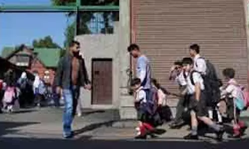 Kashmir में जनजीवन सामान्य हुआ