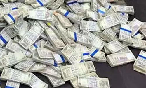लोकायुक्त की छापेमारी: BDA के वन अधिकारी के पास ₹3.08 करोड़ की अवैध संपत्ति मिली लोकायुक्त की छापेमारी: BDA के वन अधिकारी के पास ₹3.08 करोड़ की अवैध संपत्ति मिली
