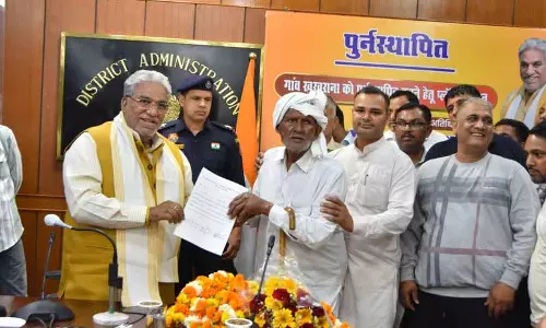Khukharana के 445 गांववालों को नई जगह के लिए अलॉटमेंट लेटर मिले Khukharana के 445 गांववालों को नई जगह के लिए अलॉटमेंट लेटर मिले