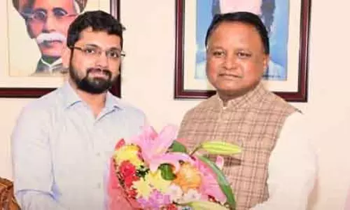 UPSC 2025: Odisha CM ने सात्विक देवता को 100वीं रैंक हासिल करने पर सम्मानित किया UPSC 2025: Odisha CM ने सात्विक देवता को 100वीं रैंक हासिल करने पर सम्मानित किया