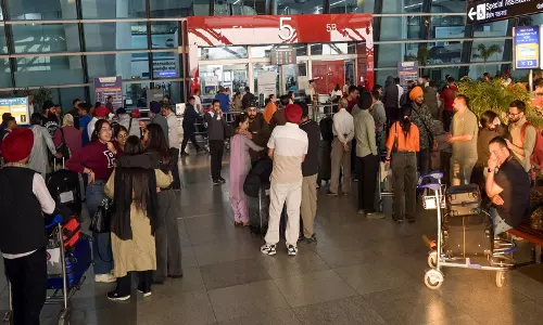 1-7 मार्च के बीच 52,000 से ज़्यादा भारतीयों ने खाड़ी क्षेत्र से सुरक्षित यात्रा की: MEA 1-7 मार्च के बीच 52,000 से ज़्यादा भारतीयों ने खाड़ी क्षेत्र से सुरक्षित यात्रा की: MEA