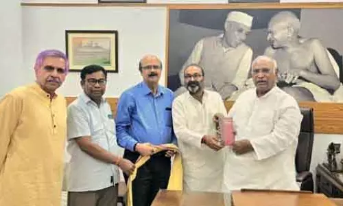 Odisha राज्यसभा चुनाव: विपक्षी उम्मीदवार होता ने कांग्रेस अध्यक्ष खड़गे से मुलाकात की Odisha राज्यसभा चुनाव: विपक्षी उम्मीदवार होता ने कांग्रेस अध्यक्ष खड़गे से मुलाकात की