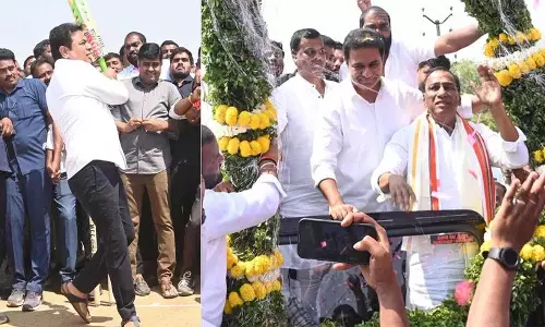 KTR ने मेडचल में सीएमआर क्रिकेट टूर्नामेंट का उद्घाटन किया KTR ने मेडचल में सीएमआर क्रिकेट टूर्नामेंट का उद्घाटन किया