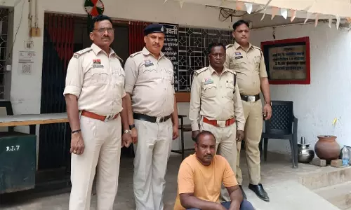 जमीन विवाद में तलवार और डंडे से पीटा, लंबे समय से फरार आरोपी गिरफ्तार