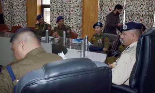 DGP नलिन प्रभात ने पुलवामा में सुरक्षा स्थिति की समीक्षा की