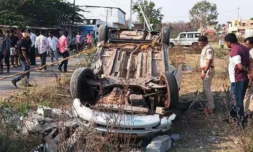 Karnataka : रत्तीहल्ली में कार पलटने से एक की मौत