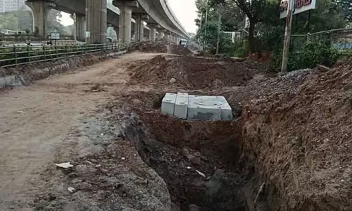Karnataka: ब्याडगी नगर पालिका ने बिना इजाज़त के काकोला रोड पर सड़क खोदी, लोगों का गुस्सा Karnataka: ब्याडगी नगर पालिका ने बिना इजाज़त के काकोला रोड पर सड़क खोदी, लोगों का गुस्सा