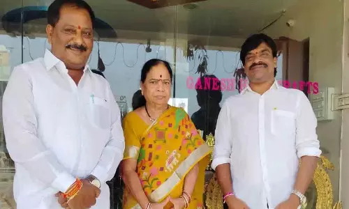 KCR की पत्नी शोभा ने पेमबरती में हस्तशिल्प का निरीक्षण किया