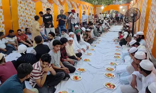 Ludhiana: गैर-मुस्लिम धार्मिक संगठनों ने बजरंग अखाड़े में इफ्तार का आयोजन किया Ludhiana: गैर-मुस्लिम धार्मिक संगठनों ने बजरंग अखाड़े में इफ्तार का आयोजन किया