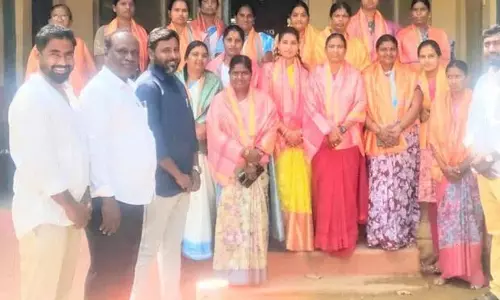 Kattangur की महिलाओं को विकास में अहम भूमिका के लिए सम्मानित किया गया Kattangur की महिलाओं को विकास में अहम भूमिका के लिए सम्मानित किया गया