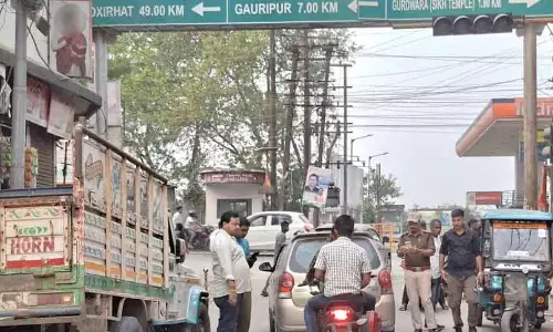 पेंडिंग Taxes पर सख्ती, 36 ई-रिक्शा ज़ब्त पेंडिंग Taxes पर सख्ती, 36 ई-रिक्शा ज़ब्त