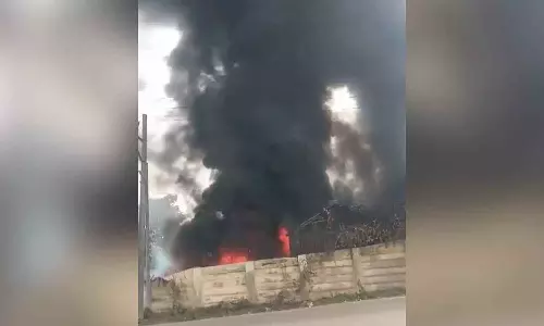 पांच फायर टेंडर से Fire पर पाया गया काबू पांच फायर टेंडर से Fire पर पाया गया काबू