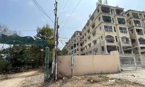 Madhu Park Ridge के निवासियों ने गांधी सरोवर परियोजना के लिए भूमि अधिग्रहण का विरोध किया