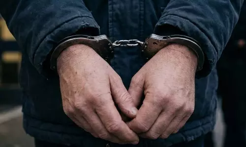 Snatching: पुलिस ने युवती से मोबाइल छीनकर भाग रहे युवक को पकड़ा