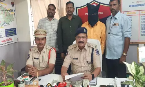 Kondamallepalli पुलिस ने ₹40 लाख के केमिकल चोरी के मामले में गैंग को पकड़ा Kondamallepalli पुलिस ने ₹40 लाख के केमिकल चोरी के मामले में गैंग को पकड़ा