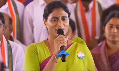 YS Sharmila ने चंद्रबाबू और मोदी पर जमकर निशाना साधा YS Sharmila ने चंद्रबाबू और मोदी पर जमकर निशाना साधा
