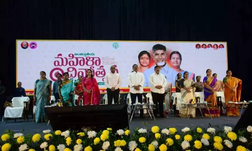 लोन वितरण और अवॉर्ड्स के साथ जिले में Women सशक्तिकरण का जश्न लोन वितरण और अवॉर्ड्स के साथ जिले में Women सशक्तिकरण का जश्न