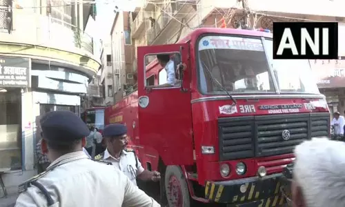 Gwalior: दौलतगंज में घर में आग, 3 लोग सुरक्षित बचाए