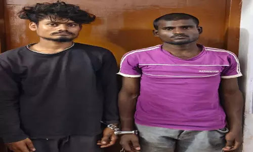 नाबालिग से गैंगरेप करने वाले 2 गिरफ्तार, पुलिस ने निकाला जुलूस नाबालिग से गैंगरेप करने वाले 2 गिरफ्तार, पुलिस ने निकाला जुलूस