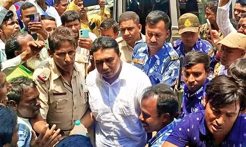 Sheikh Shahjahan की बिखरे हुए कैदियों की सेना ने ध्यान खींचा Sheikh Shahjahan की बिखरे हुए कैदियों की सेना ने ध्यान खींचा