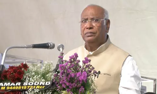 Karnataka: कांग्रेस अध्यक्ष खड़गे ने कलबुर्गी में 1,069 करोड़ रुपये की परियोजनाओं का किया उद्घाटन