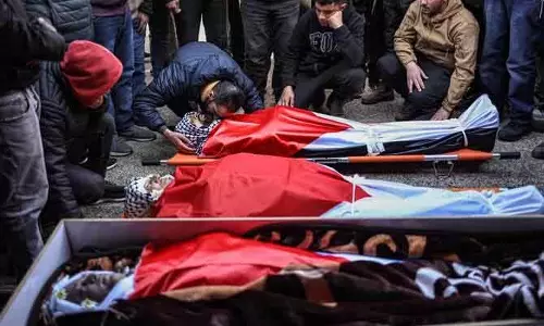 West Bank में अबू फलाह गांव पर हमले में 3 फ़िलिस्तीनी मारे गए, 5 घायल West Bank में अबू फलाह गांव पर हमले में 3 फ़िलिस्तीनी मारे गए, 5 घायल