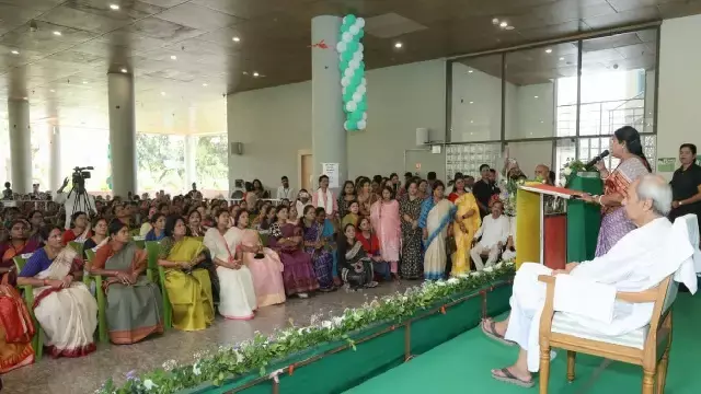Odisha LoP नवीन पटनायक ने अंतरराष्ट्रीय महिला दिवस समारोह के दौरान भाजपा सरकार की आलोचना की Odisha LoP नवीन पटनायक ने अंतरराष्ट्रीय महिला दिवस समारोह के दौरान भाजपा सरकार की आलोचना की