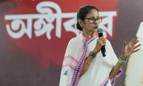 ममता बनर्जी ने PM मोदी पर राष्ट्रपति मुर्मू की बेइज्ज़ती का आरोप लगाया ममता बनर्जी ने PM मोदी पर राष्ट्रपति मुर्मू की बेइज्ज़ती का आरोप लगाया