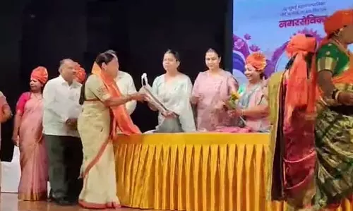 BJP ने महिला दिवस पर मान्यता दी महिला नगर निगम कर्मचारियों को