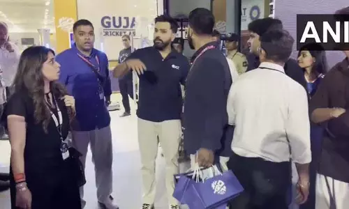 जश्न के बाद रोहित शर्मा और रितिका सजदेह अहमदाबाद से रवाना
