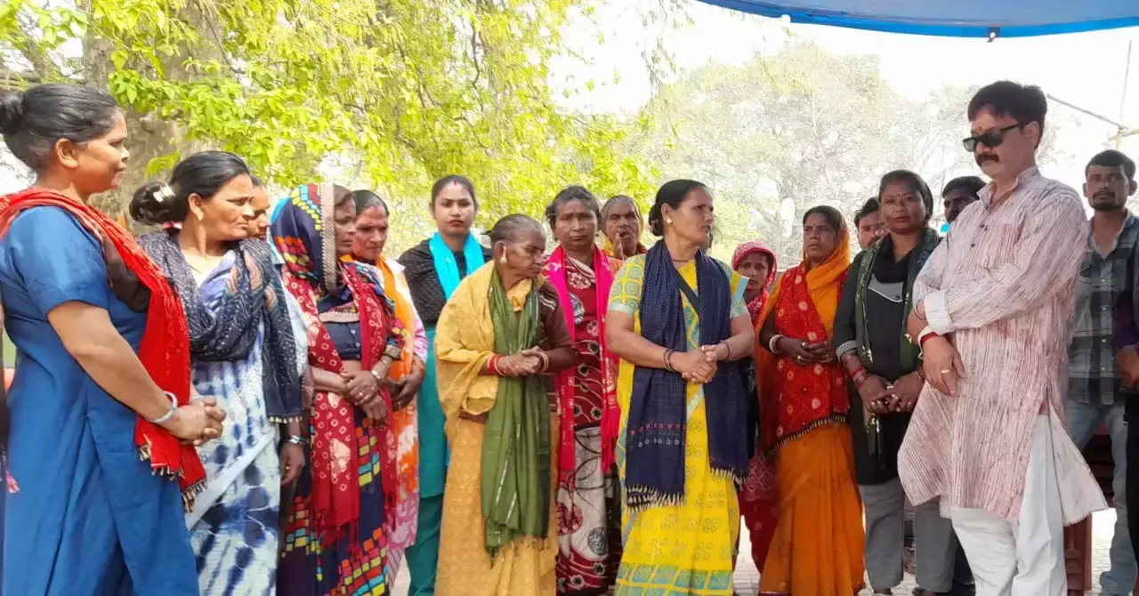 Haridwar: महिला दिवस पर स्ट्रीट वेंडर्स को सम्मान Haridwar: महिला दिवस पर स्ट्रीट वेंडर्स को सम्मान