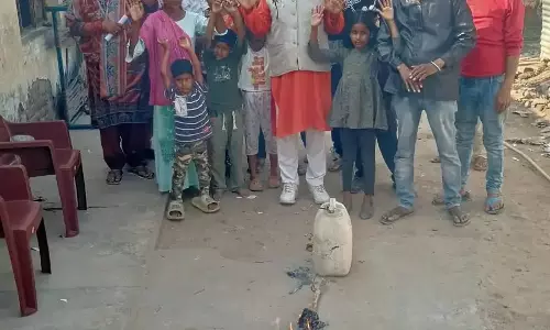 Jammu: पुर्खू में शिव सेना हिंदुस्तान का विरोध प्रदर्शन