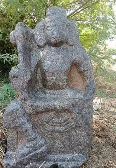 Tamil Nadu : उलुंदुरपेट के पास महावीर, बिदारी और चंडीकेश्वर की मूर्तियां मिलीं Tamil Nadu : उलुंदुरपेट के पास महावीर, बिदारी और चंडीकेश्वर की मूर्तियां मिलीं