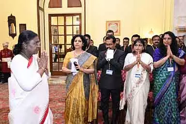 ऐसा समाज बनाएं जो महिलाओं की सुरक्षा सुनिश्चित करे: President की ओर से महिला दिवस की शुभकामनाएं ऐसा समाज बनाएं जो महिलाओं की सुरक्षा सुनिश्चित करे: President की ओर से महिला दिवस की शुभकामनाएं