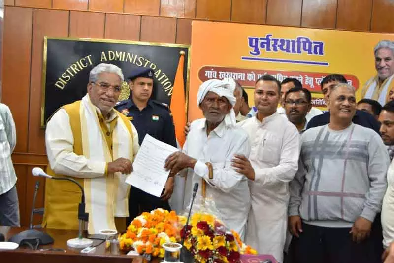 खुखराना के 445 गांववालों को नई जगह के लिए अलॉटमेंट लेटर मिले खुखराना के 445 गांववालों को नई जगह के लिए अलॉटमेंट लेटर मिले