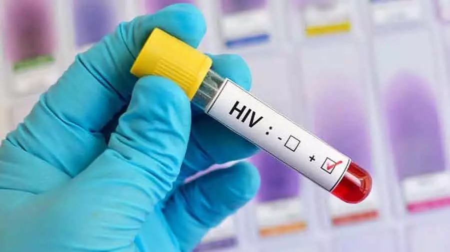 कर्नाटक में HIV का प्रसार 0.44% है, जो राष्ट्रीय औसत 0.2% से ज़्यादा है कर्नाटक में HIV का प्रसार 0.44% है, जो राष्ट्रीय औसत 0.2% से ज़्यादा है