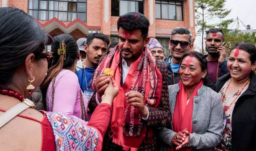 बालेन शाह की RSP ने नेपाल चुनावों में जीत हासिल कर सरकार बनाने की ओर बढ़ी बालेन शाह की RSP ने नेपाल चुनावों में जीत हासिल कर सरकार बनाने की ओर बढ़ी
