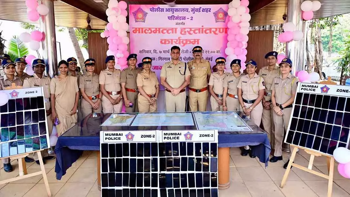 International महिला दिवस 2026 पर महिला शिकायतकर्ताओं को 130 खोए और चोरी हुए मोबाइल फोन लौटाए International महिला दिवस 2026 पर महिला शिकायतकर्ताओं को 130 खोए और चोरी हुए मोबाइल फोन लौटाए